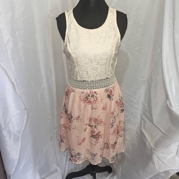 Rue21 Dresses & Skirts - Rue21 Lace Top Floral Mini Dress With Crochet Waist Womens L Cottagecore Boho